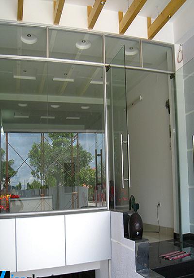 Cửa kính thủy lực 2 cánh 1 vách bên LCL